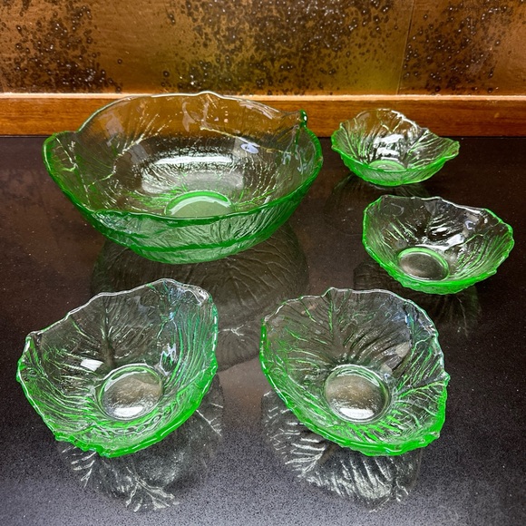 Viking Glass Green Lettuce Cabbage Leaf Salad Serving Bowl Set 4 Small 1 Large - Picture 1 of 10